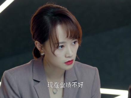 #电视剧流光之下 星妍在众人面前晕倒#张涵予 #蓝盈莹 #江苏卫视 #好剧推荐