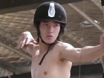 于适策马执旗,凭何惊艳全网 #于适策马执旗 #鲜衣怒马少年郎 #封神姬发 #正能量艺人 #全网上头名场面 #抖音热门 #实力派演员 #家国情怀拉满 #骑马名场面 #于适