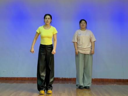 我需要一个整齐的队形#水豚噜噜 #精神状态belike #转场 #噜噜本噜转场挑战 #抖音热门舞蹈计划