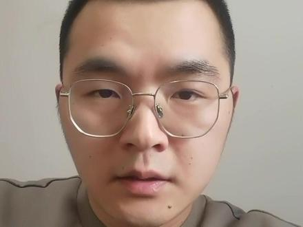 杨瀚森最大的问题:缺少能量感? 对比韦斯利,杨瀚森在场上的能量感明显不足,这点可能比技术能力不够还更致命。