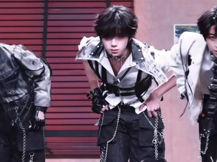 #橹穆进行曲 听到哨声喊出那四个字🩵🩷
#橹穆 #安利 部分素材来源:@CaptainMomo丨橹穆 感谢🫶🏻