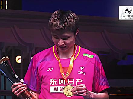 “重回世界第一!夺得自己的首个亚锦赛冠军!”
#2026亚洲羽毛球锦标赛 #石宇奇 #小宇剪辑 #羽毛球 #体育精神