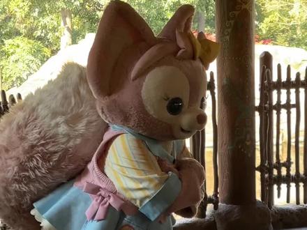 小姐姐:“哇这么大一只狐狸啊”#玲娜贝儿 #川沙妲己 #萌到爆炸了💥 #上海迪士尼 #治愈系