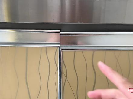 家里柜门关不严,有缝隙怎么调?师傅教你一招快速解决问题