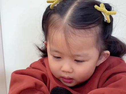 她爸比我还狠呐😅#萌娃搞笑日常 #戏精宝宝 #可爱萌娃 #骗你生女儿