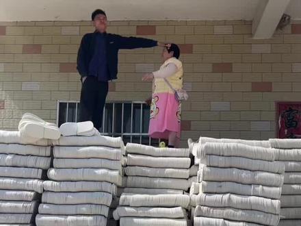发个花絮 哈哈 老板终于扶六子下来了