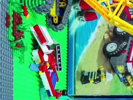 小镇上发生了交通事故,乐高救护车把伤者送到医院#乐高 #变形金刚 #益智玩具 #男孩玩具 #模型 #乐高积木 #儿童玩具视频 #乐高积木搭建 #定格动画 #机器人