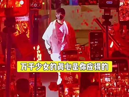 粉丝在准备生日应援的同时,陈浚铭也在揣着小心思与粉丝见面。 #陈浚铭 #长江国际 #TF家族四代