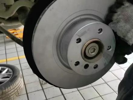 宝马汽车低速行驶异响的原因#抖音汽车 #宝马 #每天一个汽车知识 #dou是好车 #汽车 @抖音小助手 @抖音 @抖音汽车