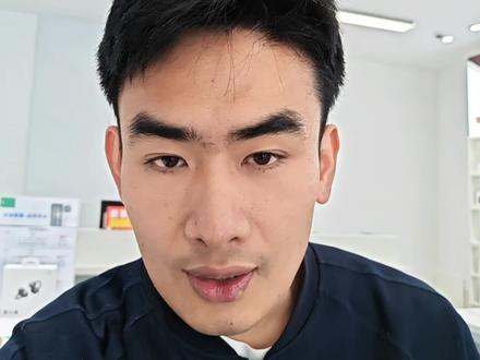 荣耀600海外版销售(含预售)再创新高。你可以调侃它的外观,但论配置和科技实力,荣耀还真不怵谁!#荣耀600 #荣耀机器人 #张雪机车