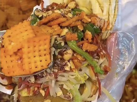 陕西人的“硬核考试”居然是夹饼子?西安首届“菜夹饼大赛”来了:1分钟夹饼,比重量,吃完才算完赛