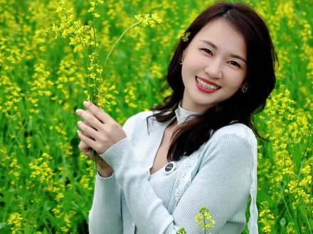 #花海拍照 #油菜花打卡 跟着拍照果然可以拍出氛围感