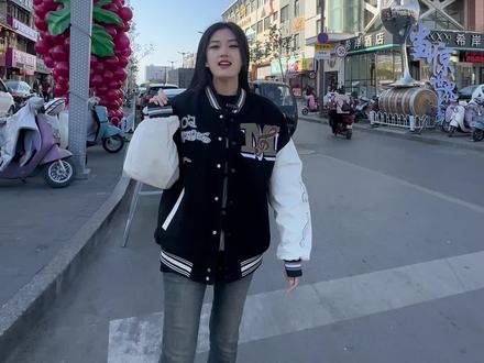 红酒主题元素的街区 怀远红酒街来喽#2023怀远红酒街葡萄酒嘉年华 #怀远 #葡萄酒 #周末去哪玩