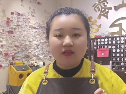 手里有实物白银的小伙伴,这条视频一定要仔细听,看完记得给大锤点点赞点点关注哦#上热搜 #内容太过真实 #白银 #银价 #银价多少一克