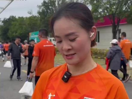 第四十届南宁解放日长跑活动,来看看完赛包都有啥?(记者:陆丽 李洋)#南宁 #南宁解放日长跑 #体育赛事