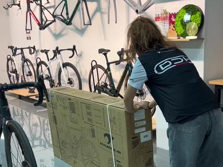 瑞豹Robin RS rival
无线电子变速系统战车,
三色可选,s码带铝轮8kg,
升级碳刀轻轻松松进7
线下地址:成都市青羊区清江中路35-50
也可搜索🔍单车行旗下任意一家店购买#成都 #组装公路车