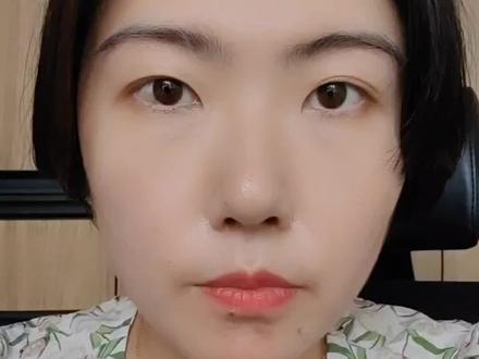 #银行办业务 #银行那些事 #中国建设银行 作为四大行,大堂经理的职责让保安来问,来发号,放着叫号机不用,说是坏的,#指鹿为马,明明是好的,说是坏的,把发号安排顺序的活交给保安来安排根本就不合理,没有定岗定责,专人专岗