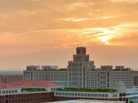 广州期末成绩单上的ABCD等级,到底对应多少分? 广州小学家长们还在为孩子期末成绩单上的等级发愁?不知道 A+、A - 到底代表什么水平?广州各区小学期末考实行等级制,看似模糊的 ABCD 背后,藏着升学的重要密码!不同区评分标准大不同,天河、越秀的 A 可能对应不同分数段,海珠、荔湾的等级划分也各有门道。
等级评定不仅是对孩子学习成果的总结,更能帮你精准定位学习短板。比如 C 等级对应的分数区间,意味着孩子在哪些知识点上还有提升空间。看懂这些等级,才能提前规划假期学习,为新学期蓄力!
想知道自家孩子在全区是什么水平?各区小学期末考 ABCD 等级对应分数大揭秘,全在这条视频里!赶紧码住,看完再和孩子一起分析成绩单!#广州小学 #广州小升初 #广州家长 #广州期末考 #广州升学