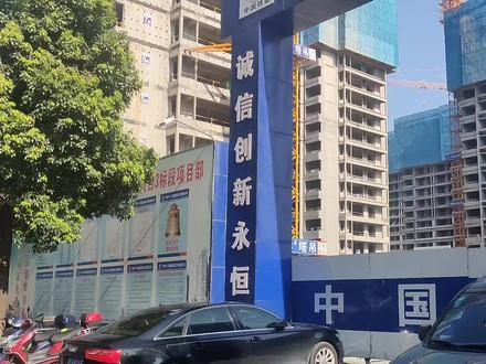 带大家看看中铁十八局的建筑工地,要求都比较高。