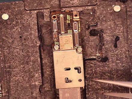 iPhone 13有串号,无基带,调制解调器不出固件号,分层后发现多基带线路多处短路,搬板快速解决故障,成功修复。#iPhone无服务 #无基带 #搬板 #主板维修 #手机维修