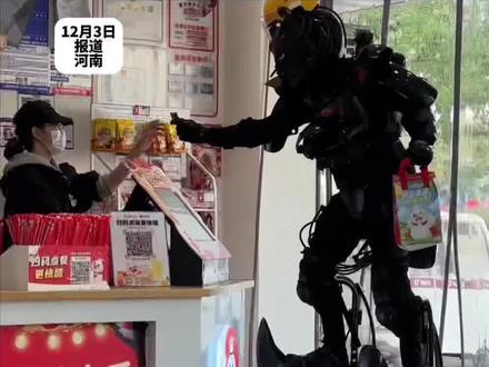钢铁侠现身奶茶店取外卖惊呆路人