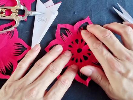 剪纸折叠方法七角的折法朋友们动动手折一折#非遗剪纸 #剪纸教程 #剪纸艺术 @DOU+小助手 @抖音小助手