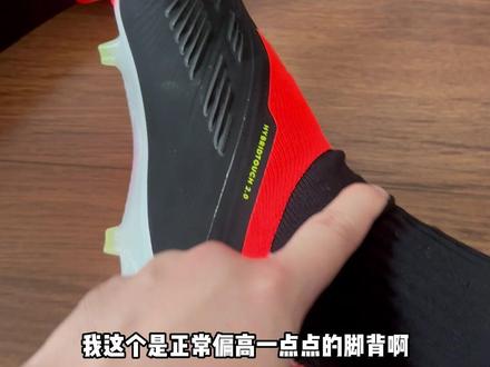 又开箱一双不同款的猎鹰24! #发射足球