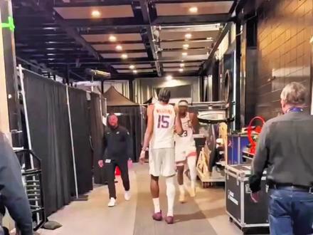 NBA杯焦点战:雷霆VS太阳,连胜对决+复仇戏码来袭
#NBA杯淘汰赛 #雷霆冲16连胜 #太阳vs雷霆 #NBA精彩对决