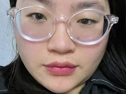 阿嬷的情书 真的太好哭了,现在刷到片段还停不下来的那种,三个苦瓜蛋,真的就是又苦又善良,最终好遗憾,包括淑柔知道木生早早去世,她还想到的是南枝他们有那么多孩子怎么养大,最后他们演的真的好好,没有大哭崩溃,却让我屏幕前我崩溃了,呜呜呜#阿嬷的情书 #哭死我了