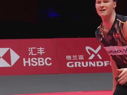 因为裁判咳嗽影响自己而重打,锋哥也是闻所未闻。#锋哥的羽球解读 #李诗沣 #年终总决赛