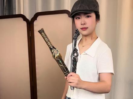影视剧暗河传苏昌河同款寸指剑,能旋转的一把小剑。#暗河传 #苏昌河 #少年歌行 #冷兵器 #摆件