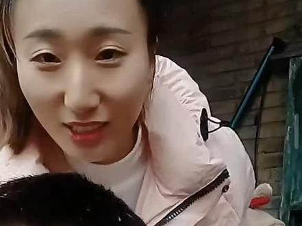 三十四年的分离,终于团聚了,胡龙找和妹妹像不像?