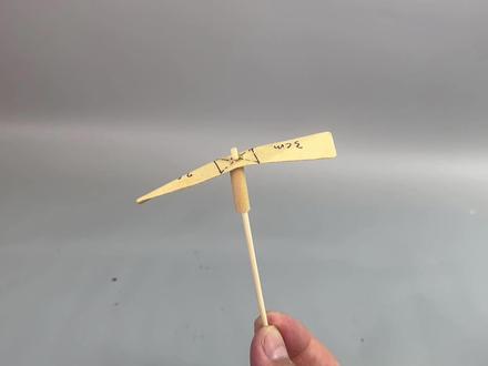 纸做的竹蜻蜓,一只手就能发射 #手工玩具 #竹蜻蜓