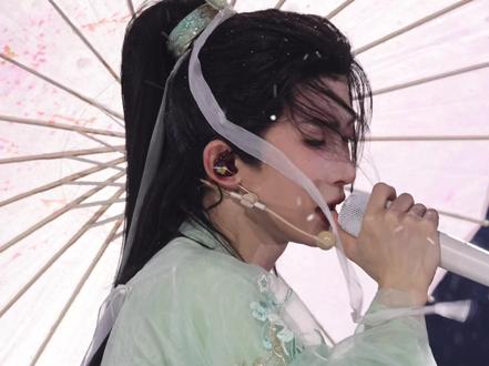 《化雪》 终于明白“你连她的一根头发丝都比不过”是什么意思了
#绝美古风舞台 #刘宇曼谷演唱会 #刘宇2026巡演曼谷站 @刘宇yu-