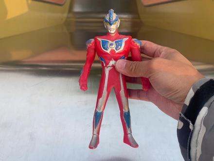 小伙在游乐场用奥特曼玩滑梯,意外发现奥特曼橡皮人。 #奥特曼 #奥特曼玩具 #奥特曼橡皮人