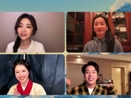 唱奶音害羞的松韵
都来听两小姐唱歌!三姐妹真的在一起太快乐了!
#谭松韵#董晴 #奚望 #我的山与海