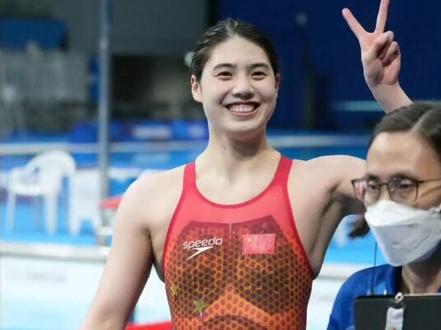 #夺冠2021 中国女霏鱼拿下第13金!泳坛新蝶后! #张雨霏夺女子200米蝶泳金牌 (记者:慈鑫 刘占崑)