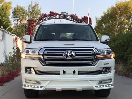 他叫#兰德酷路泽 ,英文名字LAND CRUISER,是丰田旗下经典中的经典,被誉为四驱中的顶级之王