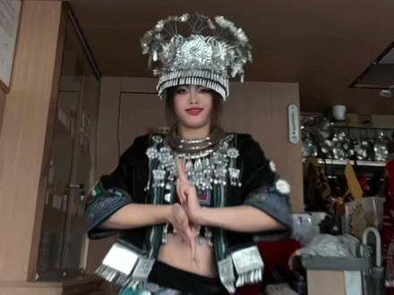 #少数民族风情 中国人属于自己的民族谣..#过年第一支手势舞被弥渡山歌承包了 #抖音年味舞蹈大赏 #弥渡山歌舞蹈挑战 #手势舞