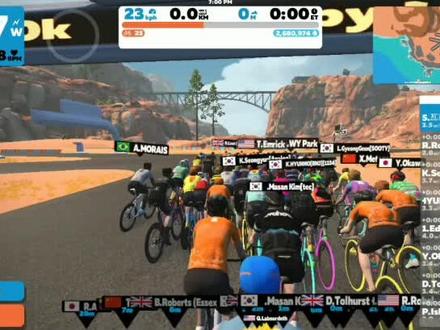 手滑,把电源线碰掉了。#骑行台 #公路车 #zwift #顽鹿竞技