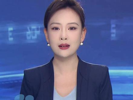 柬埔寨一女子在法院内劫走6名囚犯,其从腹部掏出手枪递给囚犯,仅一分钟迅速逃离,6名囚犯为越南籍毒贩和电诈主犯,已有2人被抓回#大象主播说 @大象新闻主持人刘琳