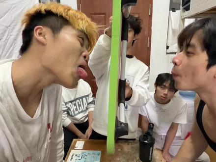 你做动作我憋笑挑战#憋笑挑战#搞笑#宿舍#大学生#哈哈哈哈哈哈我要笑死了