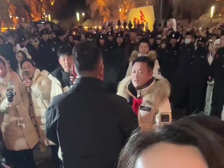 也是被宋晓峰老师mv录上了~~~梦想照进现实!宋晓峰老师终于被呼唤过来啦~~~没有让锦城人民失望!#࿆对࿆生࿆活࿆多࿆一࿆份࿆热࿆爱࿆ @宋晓峰 #宋晓峰新歌期待作品