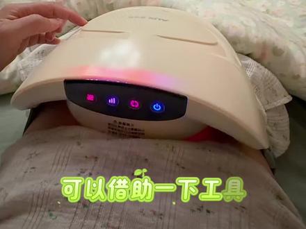 揉腹的好处: 1. 促进消化,解决肠胃小烦恼
能直接刺激肠胃蠕动,帮你缓解积食、胀气、便秘或轻微的腹泻,让胃口更舒适,肠道更通畅。
2. 疏肝理气,舒缓情绪
腹部是肝经、脾经等多条经络的必经之路。揉腹可以帮助气血运行,缓解平时的压力大、心情烦躁,让人睡得更踏实,精神更舒展。
3. 改善气血,强身健体
肚脐(神阙穴)是人体强力养生穴。常揉能温养丹田、补充元气,对手脚冰凉、体质偏弱的情况很有帮助,精气神也会跟着变好。
#健康#揉腹#揉腹仪#便秘