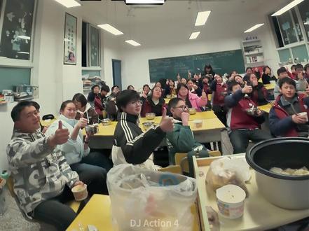 冬至就该吃饺子,在学校里也不例外! #冬至 #冬至吃饺子 #校园 #在拍一种很新的vlog #大疆action4
论如何在学校,克服重重困难,全班一起吃饺子!