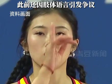 8月10日,吴艳妮回应开直播被质疑想当网红:我不缺钱,真缺钱就不搞田径了。