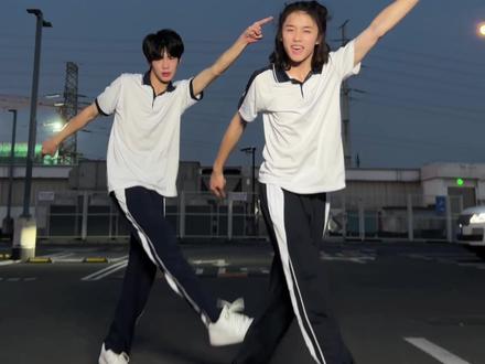 所有人 感受!小步伐走一个~#蝴蝶步#双人舞 #俄舞 #杏仁茶