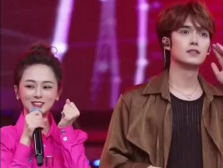 #吴治岗#小白牙#首次同台演唱 #嗨翻全场 #演出现场视频 。