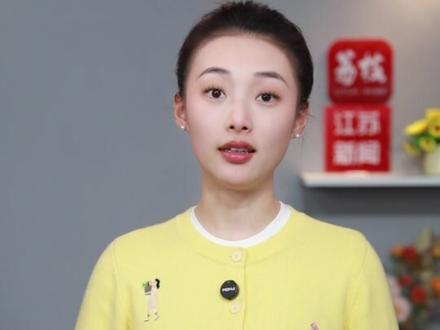 陈丽君李云霄:职称“破格”源于实力“破圈”、利于文化“破浪” 如果越剧界有“事业粉”,那这两位的粉丝真的也太幸福了!浙江小百花越剧院演员陈丽君和李云霄以标志性业绩直接申报一级演员,现已进入公示期。这份破格的底气,首先源于无可挑剔的专业实绩。比奖项更可贵的,是她们为越剧带来的“破圈”活力。最后,她们的破格晋升,对整个戏曲行业来说也很有意义。陈丽君和李云霄的成长,既源于自身对越剧的深耕,也受益于行业对青年的扶持。见证偶像凭实力“晋级”,是“事业粉”的幸福;而有这样的年轻人扛起传承大旗,更是整个戏曲界的希望。我们也期待,有更多“陈丽君李云霄们”脱颖而出,有更多如她们一般怀揣热忱、功底扎实的“后浪”奔涌而来。只有这样,传统艺术才能生生不息,走向更辽阔、更蓬勃的未来!#媒体精选计划 #陈丽君李云霄