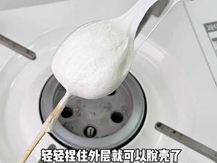 棉花糖也可以烤着吃诶 外皮好酥脆 里面软绵绵奶糊糊的#烤棉花糖 #棉花糖 #甜食控